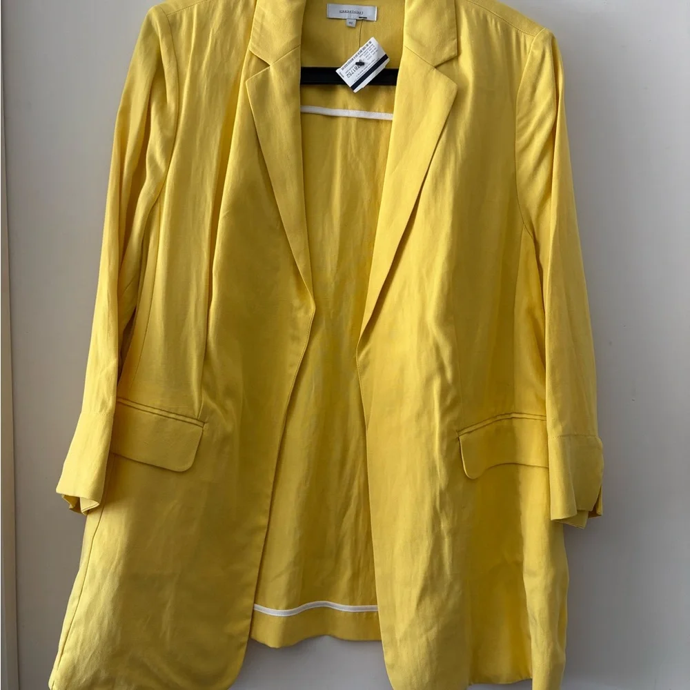 Chic Yellow Women's Blazer - Picture 5 of 5